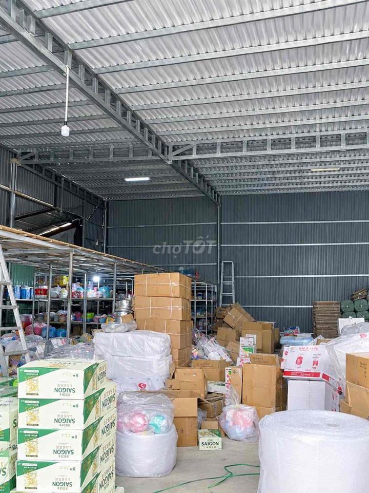 Xưởng 10x18 có gác gần siêu thị Metro