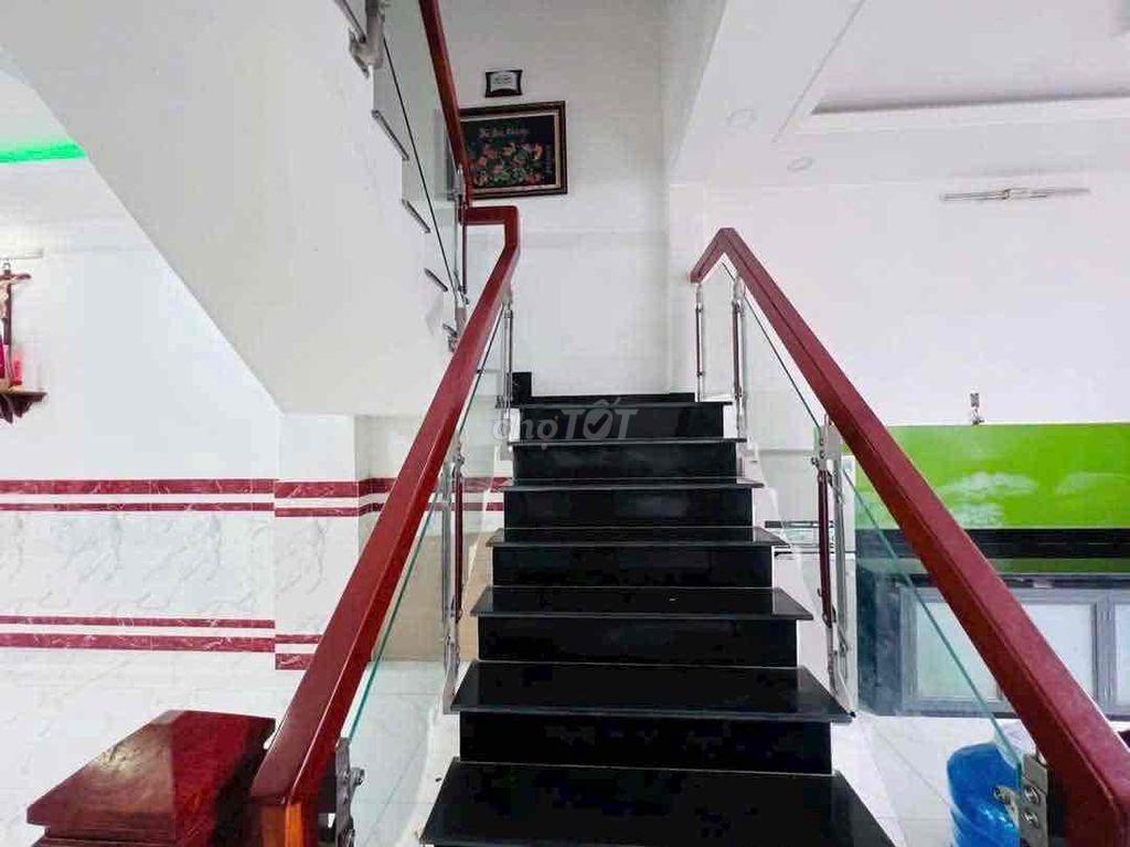 Nhà 3 lầu 4x15 khu nhà lầu gần UBND Quận 12