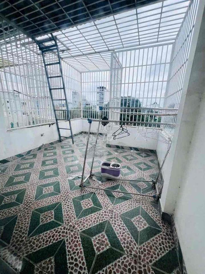 Nhà 3 lầu 4x15 khu nhà lầu gần UBND Quận 12
