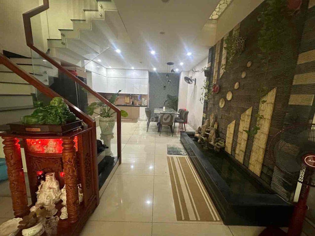 Nhà 3 lầu 5x18 mặt tiền nhánh full nội thất cách Lê Thị Riêng 50m