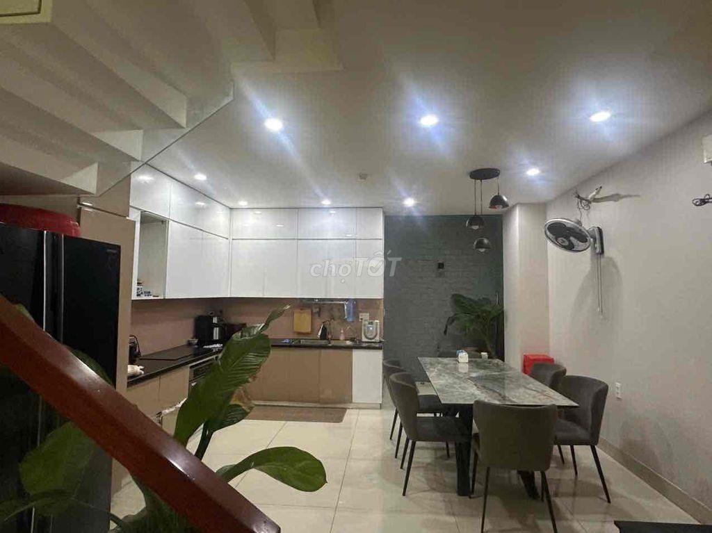 Nhà 3 lầu 5x18 mặt tiền nhánh full nội thất cách Lê Thị Riêng 50m