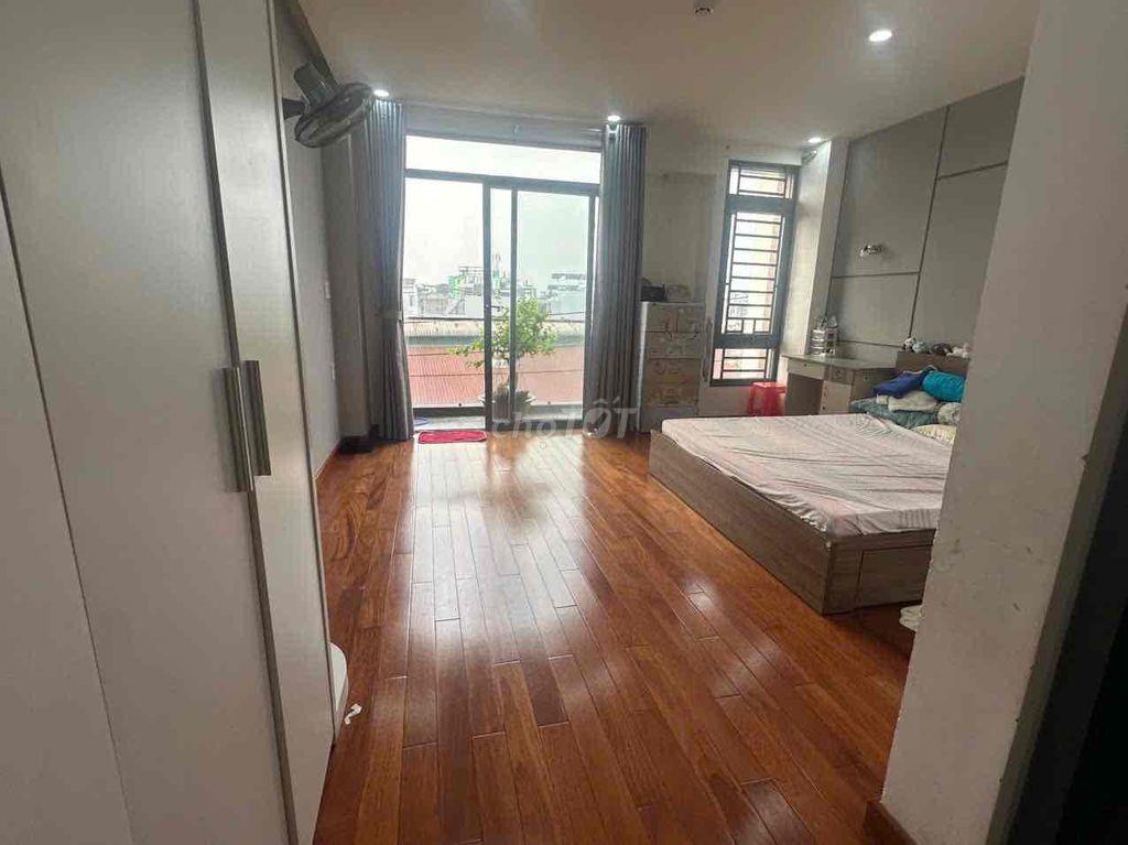 Nhà 3 lầu 5x18 mặt tiền nhánh full nội thất cách Lê Thị Riêng 50m