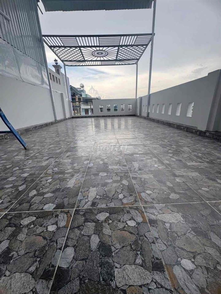 Nhà 3 lầu 4.5x28 mặt tiền Nguyễn Ảnh Thủ sầm uất