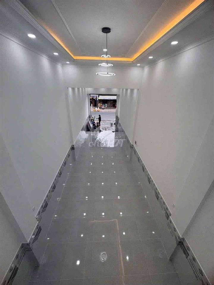 Nhà 3 lầu 4.5x28 mặt tiền Nguyễn Ảnh Thủ sầm uất