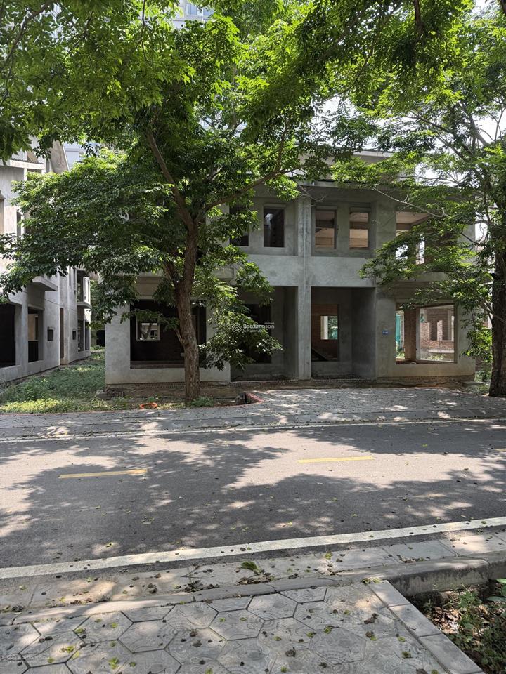 Cần chuyển nhượng gấp liền kề vạn tuế  ecopark. diện tích 80m2.  0946 696 ***