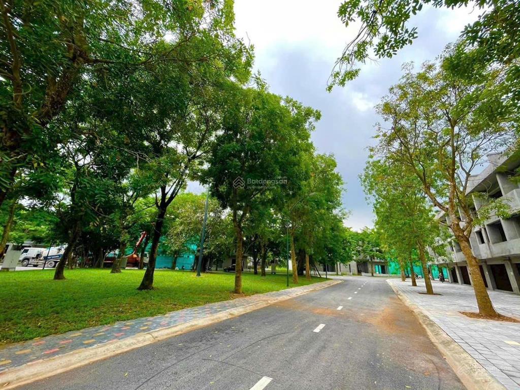 Cần bán gấp liền kề vạn tuế khu đô thị ecopark 80m², giá 13,5 tỷ, kinh doanh tốt