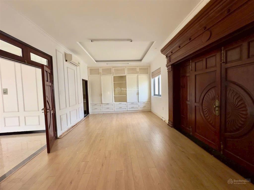 Bán biệt thự căn góc 2 mặt tiền khu tên lửa 9m x 20m