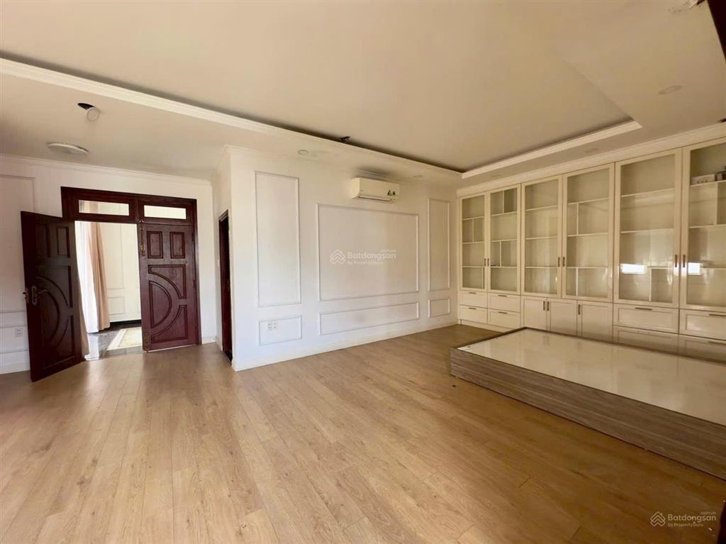 Bán biệt thự căn góc 2 mặt tiền khu tên lửa 9m x 20m