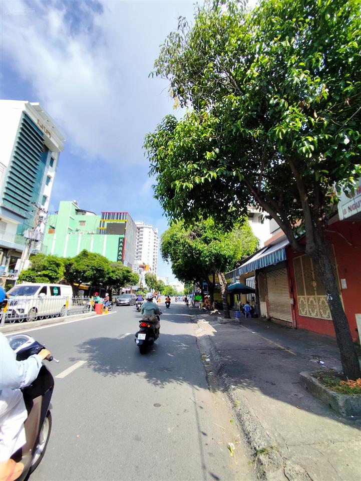 Bán nhà mặt tiền kinh doanh đường nguyễn sơn 10mx30m nở hậu 12.4m
