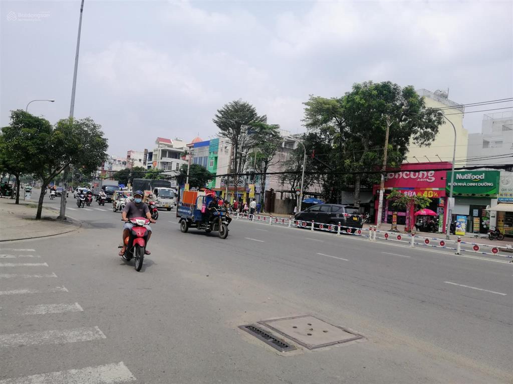 Bán nhà mặt tiền kinh doanh đường tên lửa lớn, 13,5m x 20m, đúc 3,5 tấm