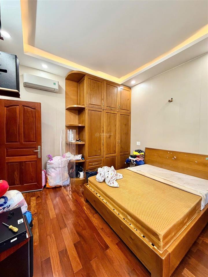 Cho thuê biệt thự khu ao sen tên lửa 10x20 3 lầu, có hầm