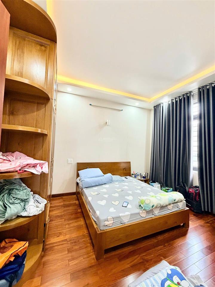 Cho thuê biệt thự khu ao sen tên lửa 10x20 3 lầu, có hầm