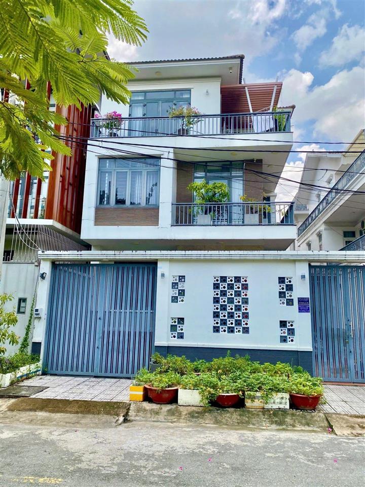 Cho thuê biệt thự khu ao sen tên lửa 10x20 3 lầu, có hầm