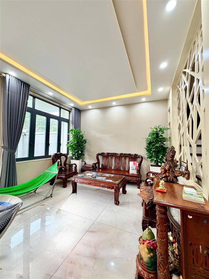 Cho thuê biệt thự khu ao sen tên lửa 10x20 3 lầu, có hầm