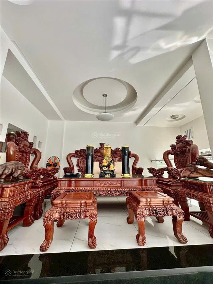 Bán biệt thự khu ao sen tên lửa gần siêu thị aeon 10x20 3 lầu, có tầng hầm