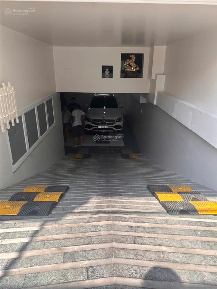 Bán biệt thự khu ao sen tên lửa gần siêu thị aeon 10x20 3 lầu, có tầng hầm