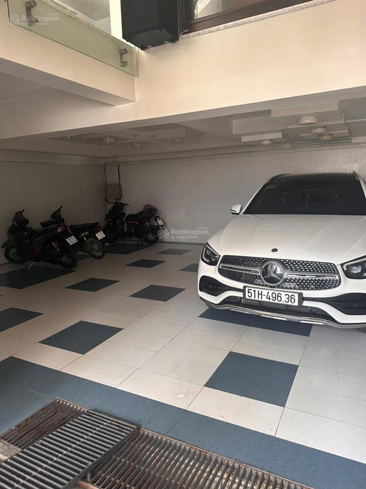Bán biệt thự khu ao sen tên lửa gần siêu thị aeon 10x20 3 lầu, có tầng hầm