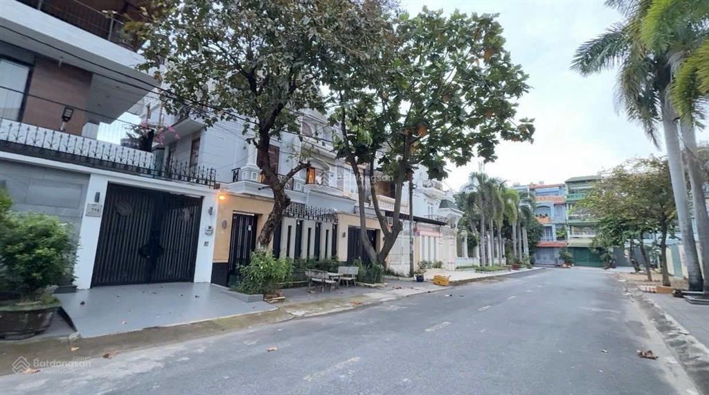 Bán biệt thự khu ao sen tên lửa gần siêu thị aeon 10x20 3 lầu, có tầng hầm