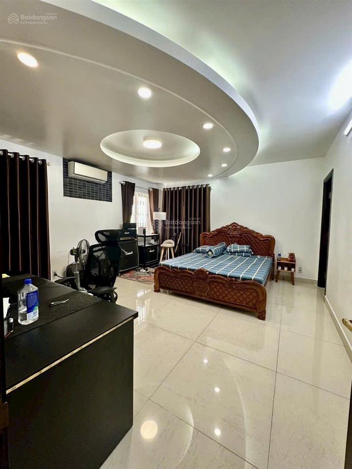 Bán biệt thự khu ao sen tên lửa gần siêu thị aeon 10x20 3 lầu, có tầng hầm