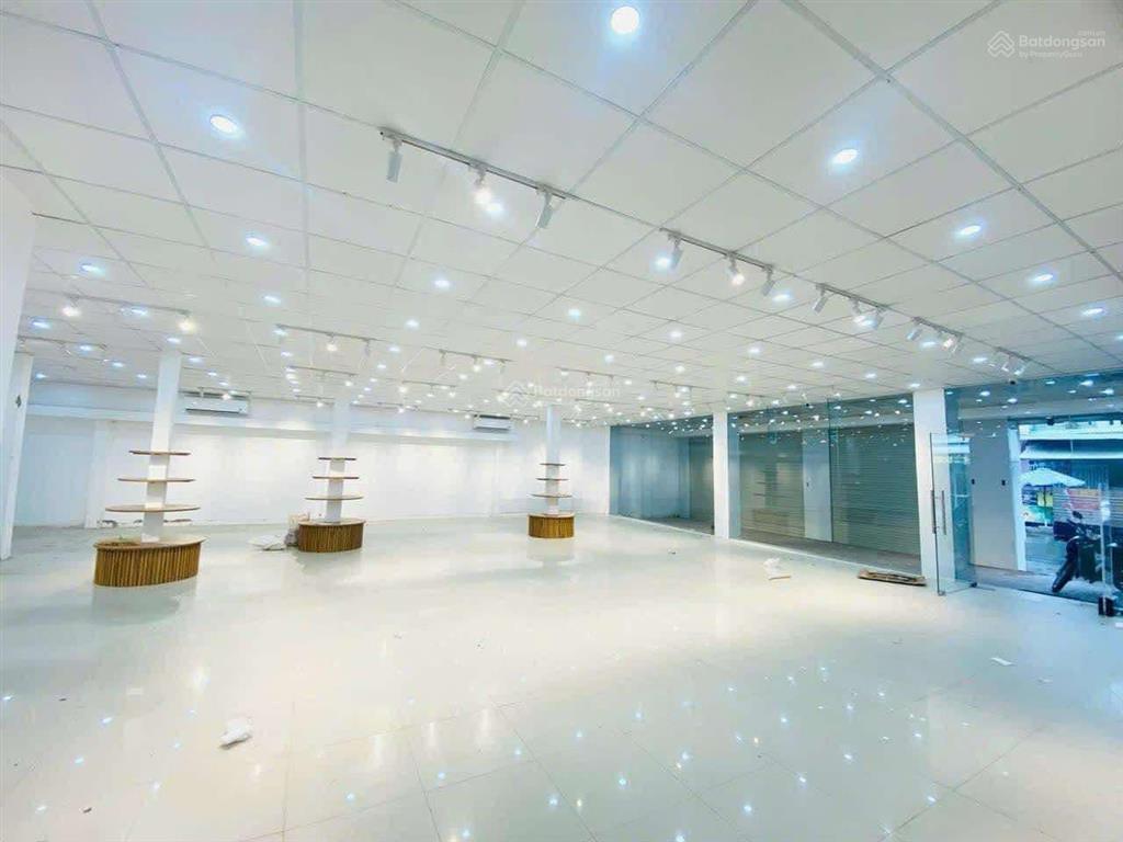 Cho thuê nhà mặt tiền ngang 10m đường 3/2 gần đại học cần thơ