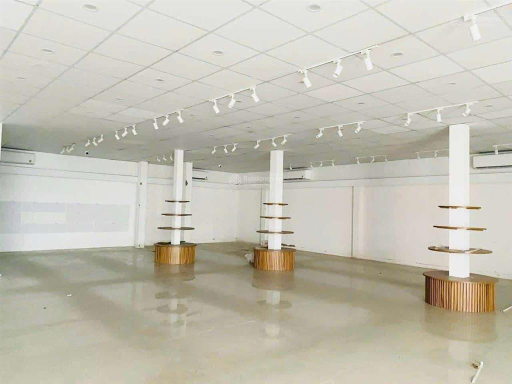 Cho thuê nhà mặt tiền ngang 10m đường 3/2 gần đại học cần thơ