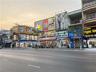 Cho thuê nhà mặt tiền nguyễn huệ ngang 8m, trung tâm thành phố cao lãnh