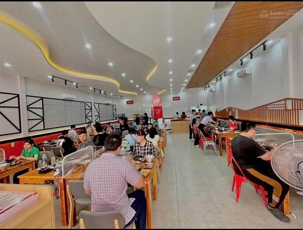 Cho thuê mặt bằng chiều ngang đẹp 10m  mặt tiền đường trần ngọc quế cần thơ