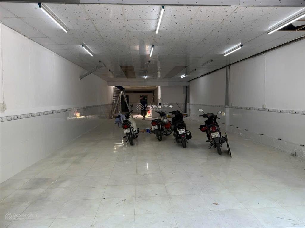 Cho thuê nhà mặt tiền nguyễn huệ ngang 8m, trung tâm thành phố cao lãnh