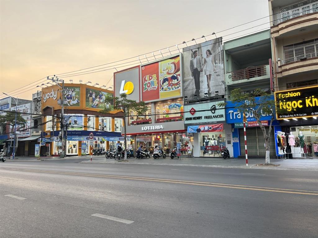 Cho thuê nhà mặt tiền nguyễn huệ ngang 8m, trung tâm thành phố cao lãnh
