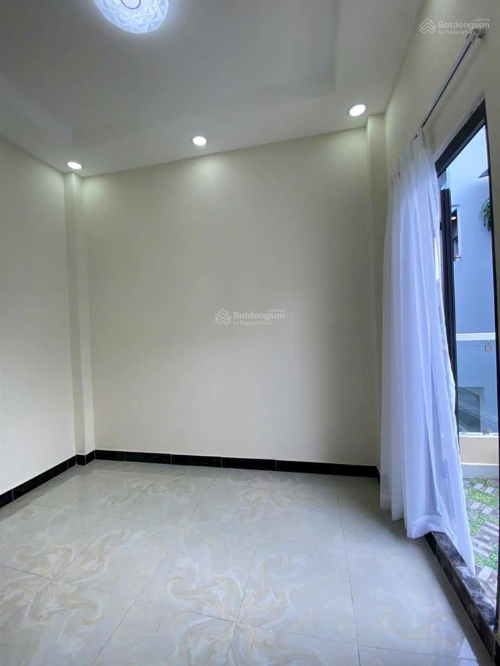 Nhà đẹp 3 tầng, căn góc dương bá trạc p2q8