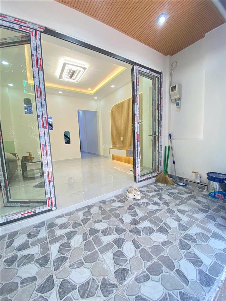 Nhà mới 3 tầng dương bá trạc p1q8