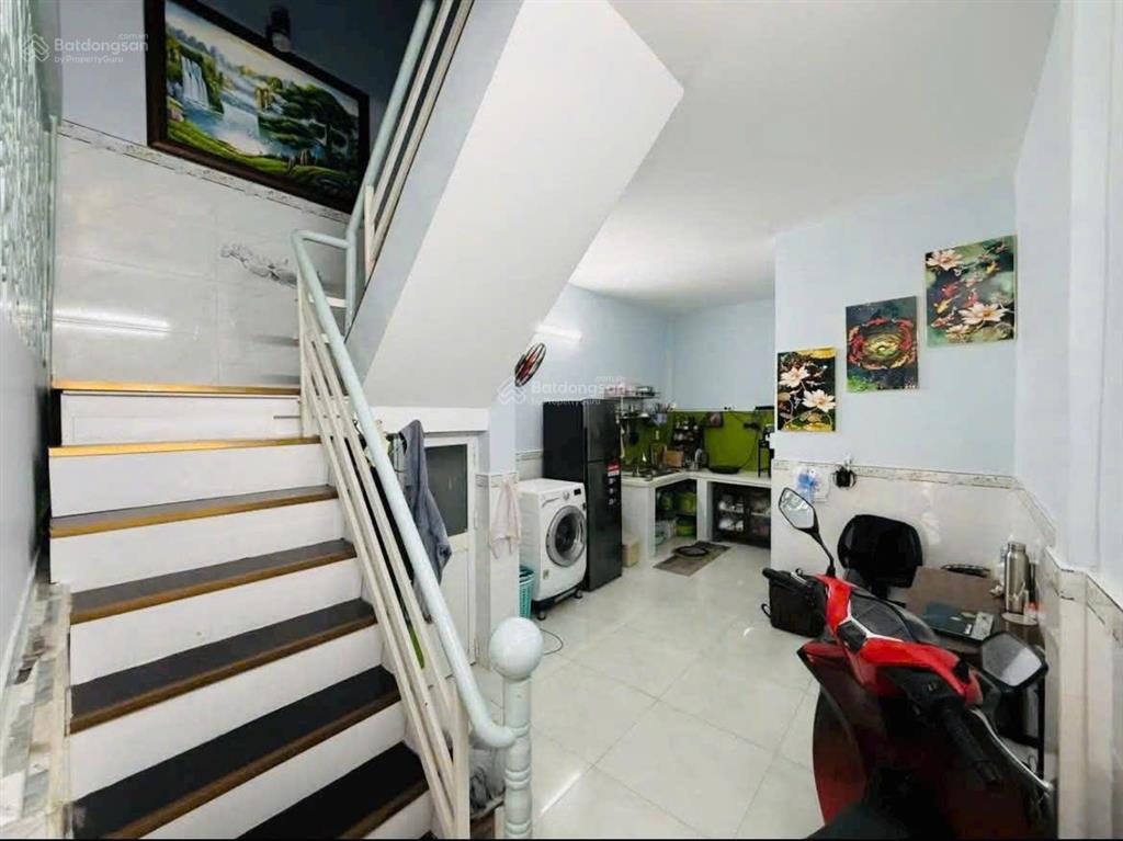 Nhà hẻm 3.5m sát mặt tiền phạm thế hiển p4q8
