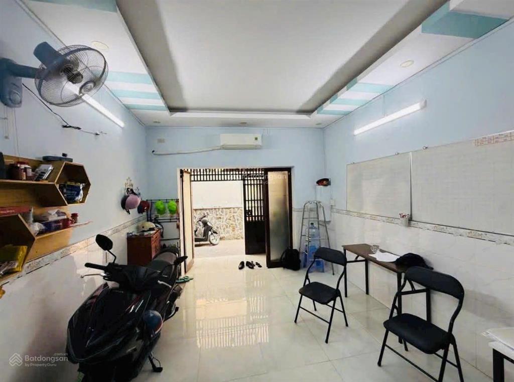 Nhà hẻm 3.5m sát mặt tiền phạm thế hiển p4q8