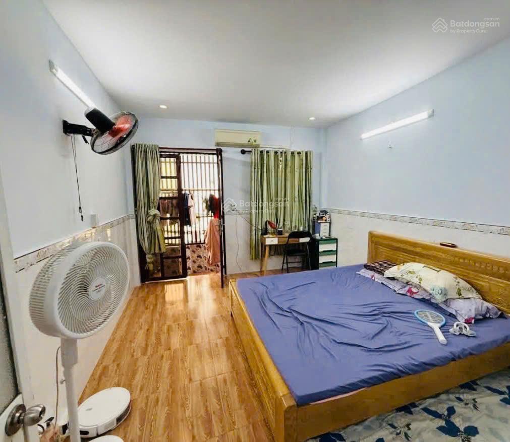 Nhà hẻm 3.5m sát mặt tiền phạm thế hiển p4q8