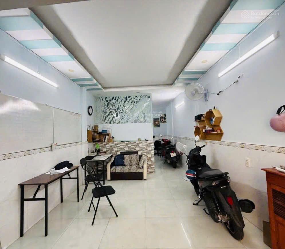 Nhà hẻm 3.5m sát mặt tiền phạm thế hiển p4q8