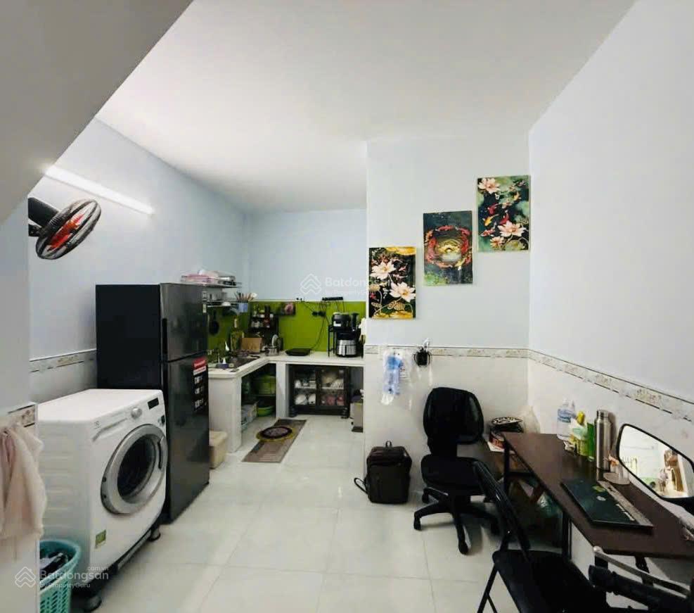 Nhà hẻm 3.5m sát mặt tiền phạm thế hiển p4q8