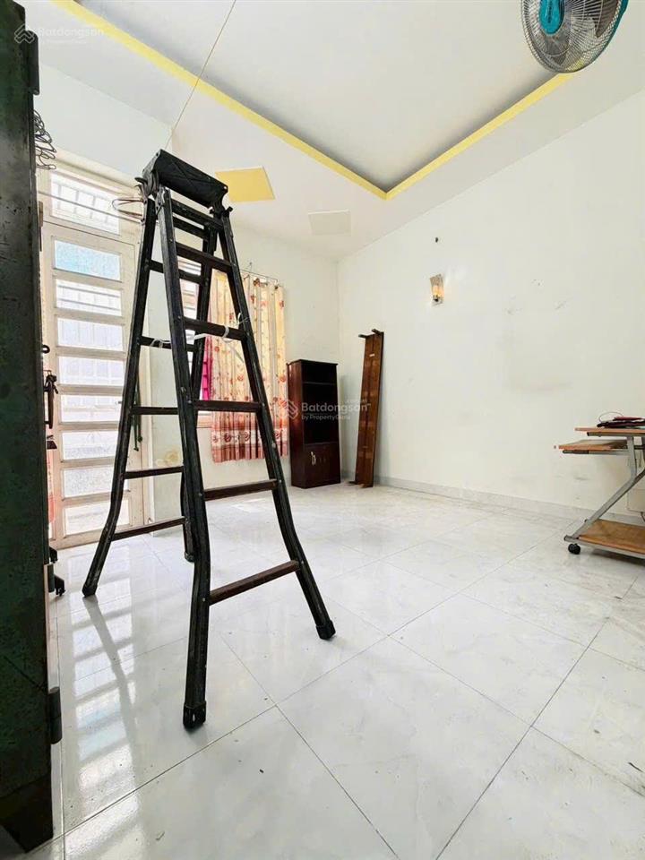 Bán nhà 3 tầng âu dương lân p3q8