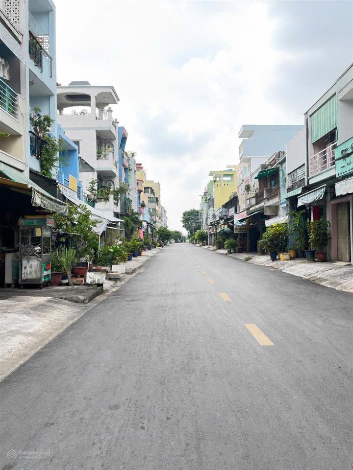 Bán nhà 3 tầng mặt tiền mạc vân p12q8