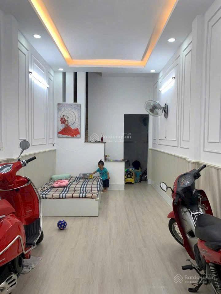 Bán nhà 3 tầng vị trí đẹp gần chợ rạch ông p2q8