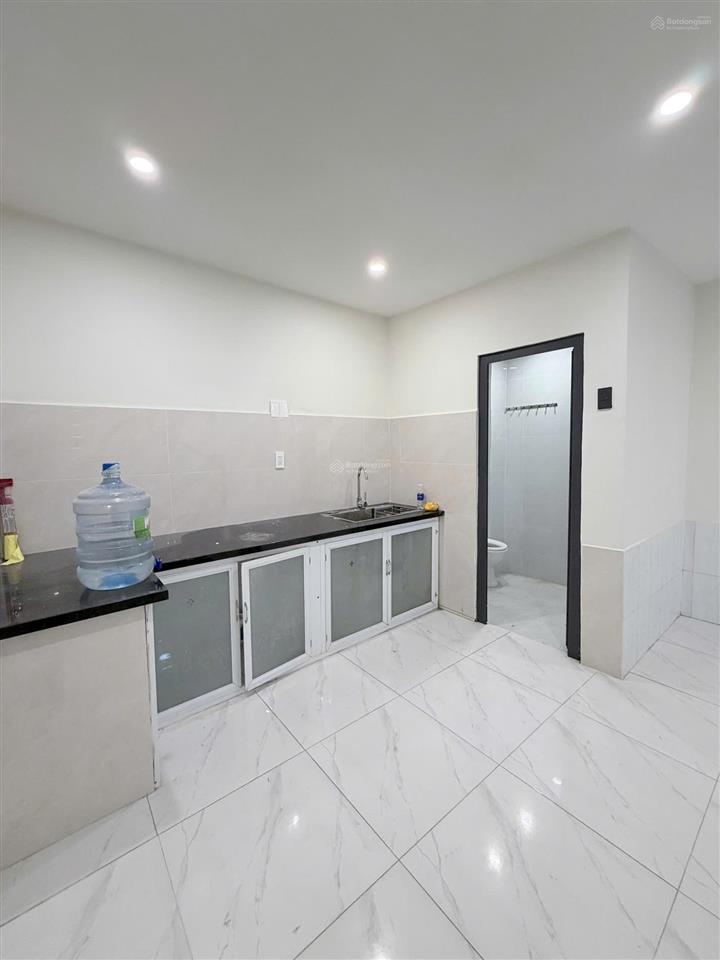 Nhà mới 2 tầng, ngang 4.4 x 10m tám danh p4q8