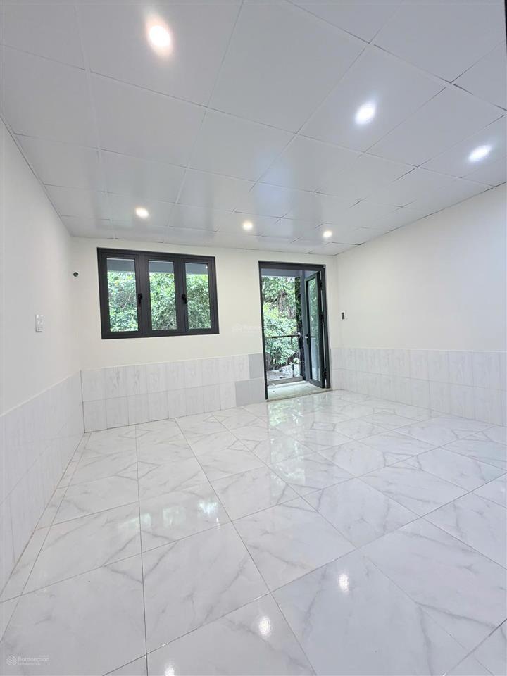 Nhà mới 2 tầng, ngang 4.4 x 10m tám danh p4q8