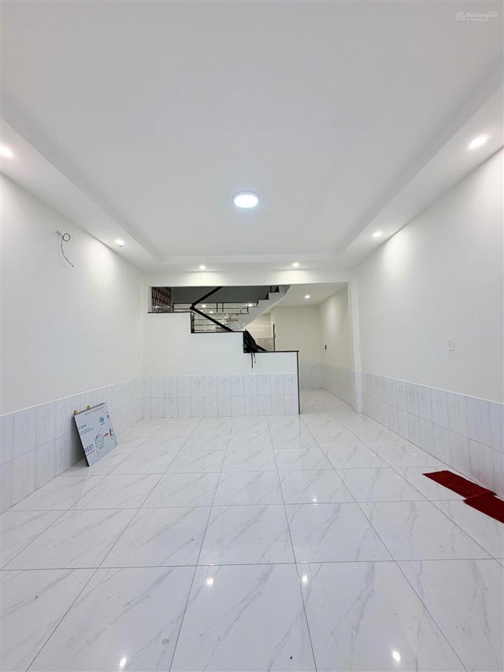 Nhà mới 2 tầng, ngang 4.4 x 10m tám danh p4q8