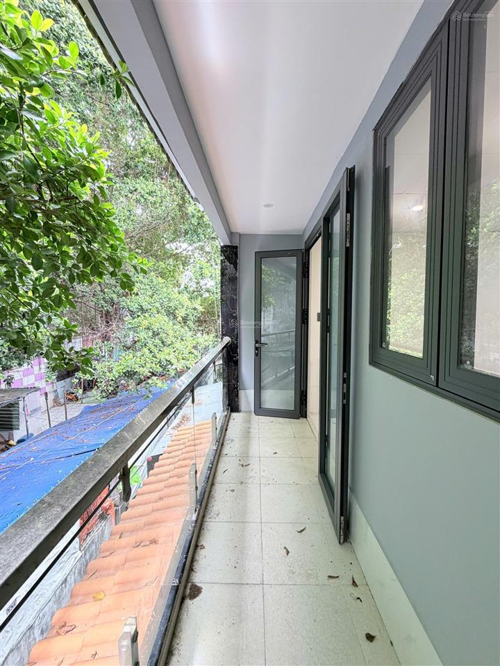Nhà mới 2 tầng, ngang 4.4 x 10m tám danh p4q8