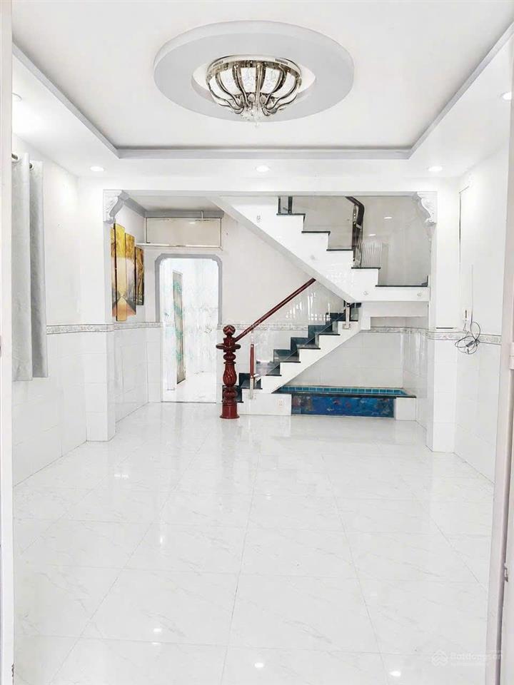 Nhà vị trí đẹp dương bá trạc p2q8