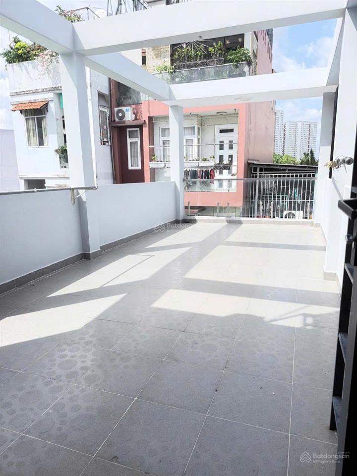 Nhà đẹp 3 tầng âu dương lân p3q8