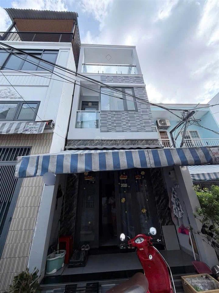 Nhà đẹp 3 tầng âu dương lân p3q8