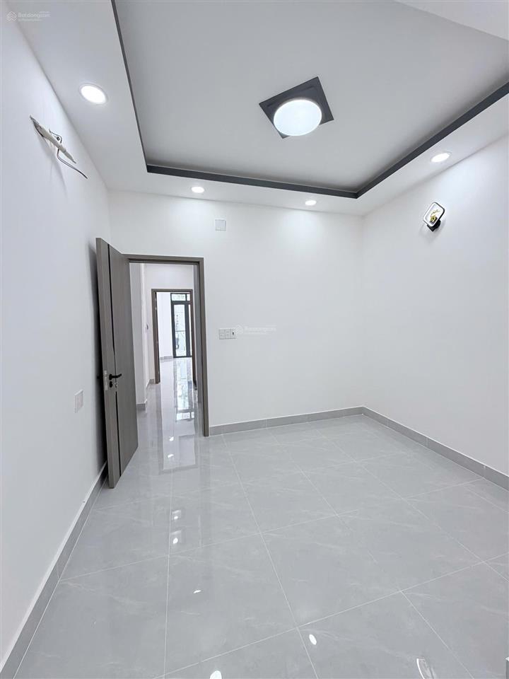 Nhà mới 3 tầng, hẻm đẹp đường tùng thiện vương phường 12, quận 8