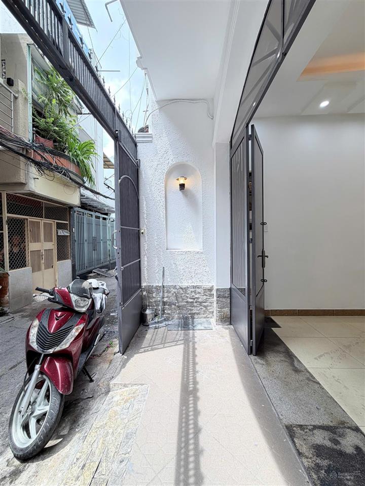 Bán nhà 2 tầng hxh âu dương lân, p3, q8