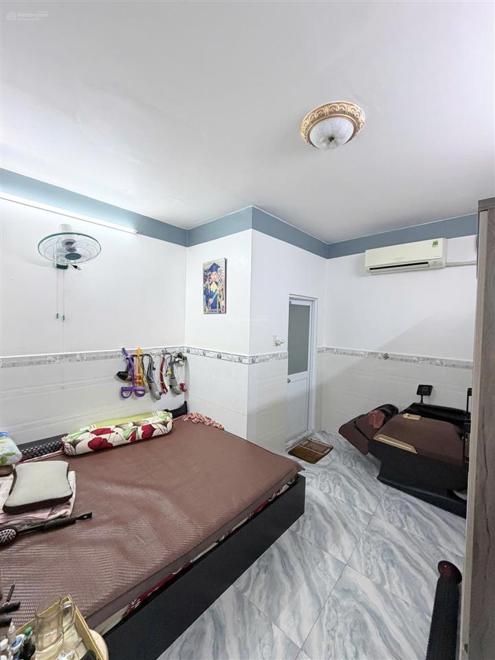 Nhà 4 tầng sau căn mặt tiền bùi minh trực, phường 6, quận 8