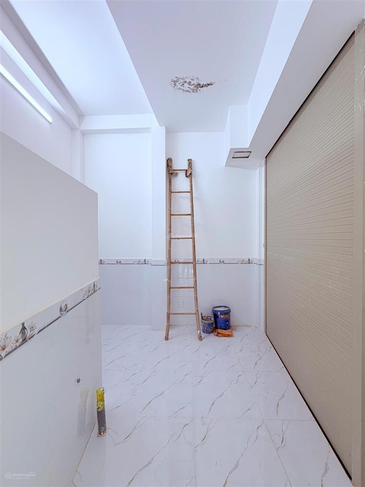Nhà xây mới 4 tầng sau căn mặt tiền bông sao p5, quận 8
